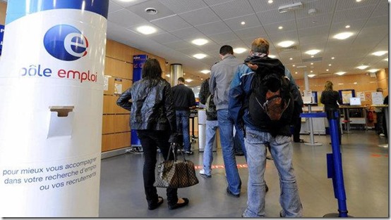 Elle veut imprimer ses CV, Pôle Emploi lui refuse le papier