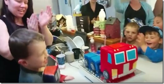 Il concocte un gâteau Transformer à l’aide d’une imprimante 3D